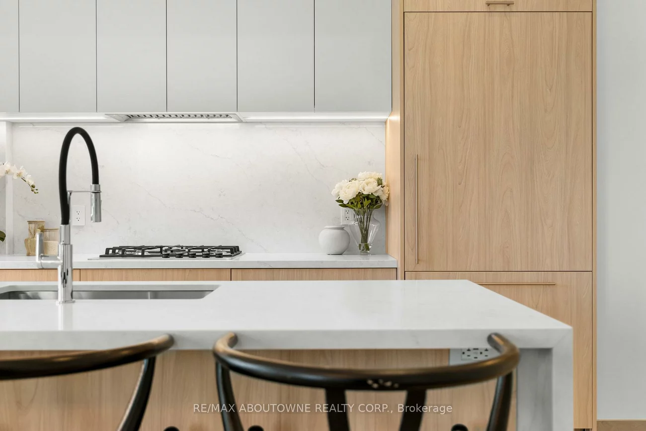 123, Maurice, 1002 - CO Central, Oakville
