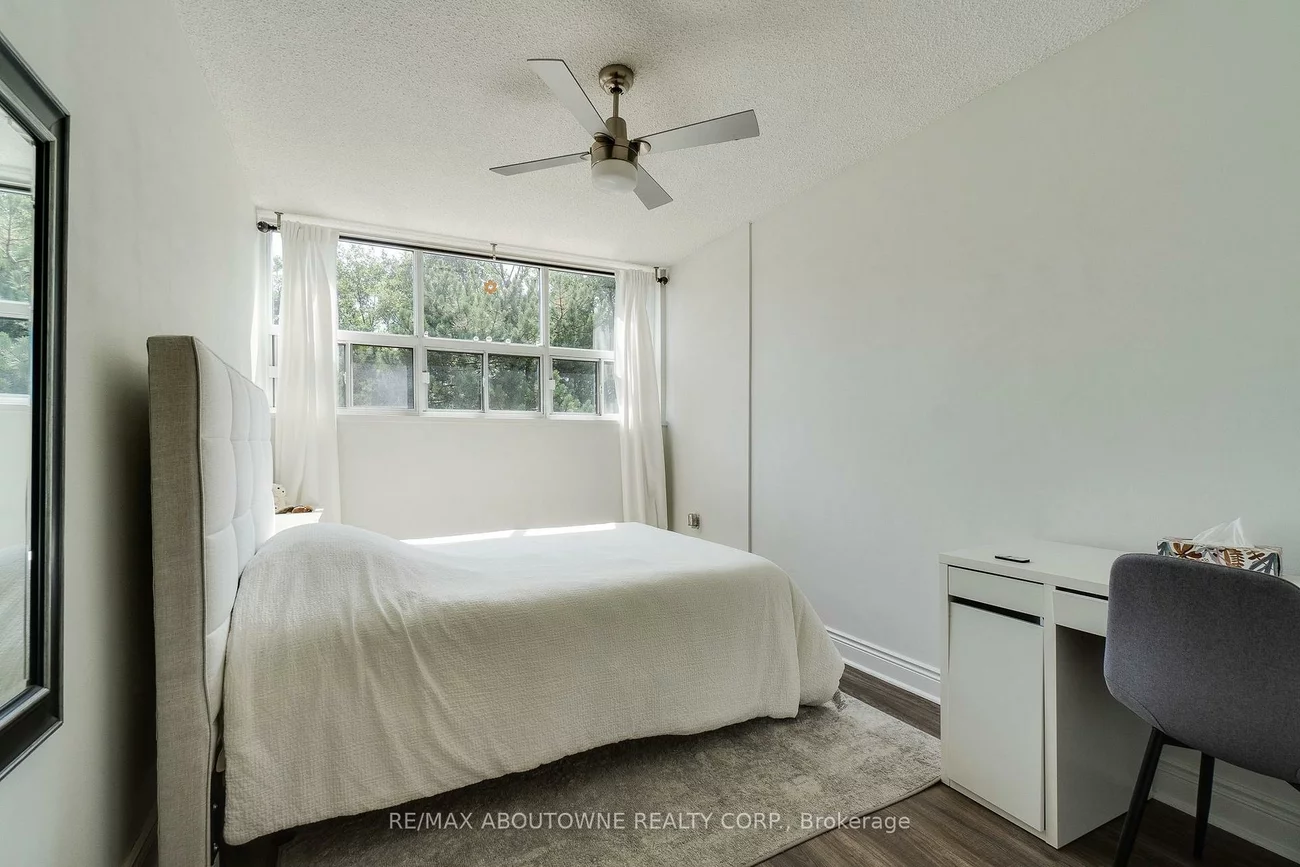 212, Kerr, 1002 - CO Central, Oakville