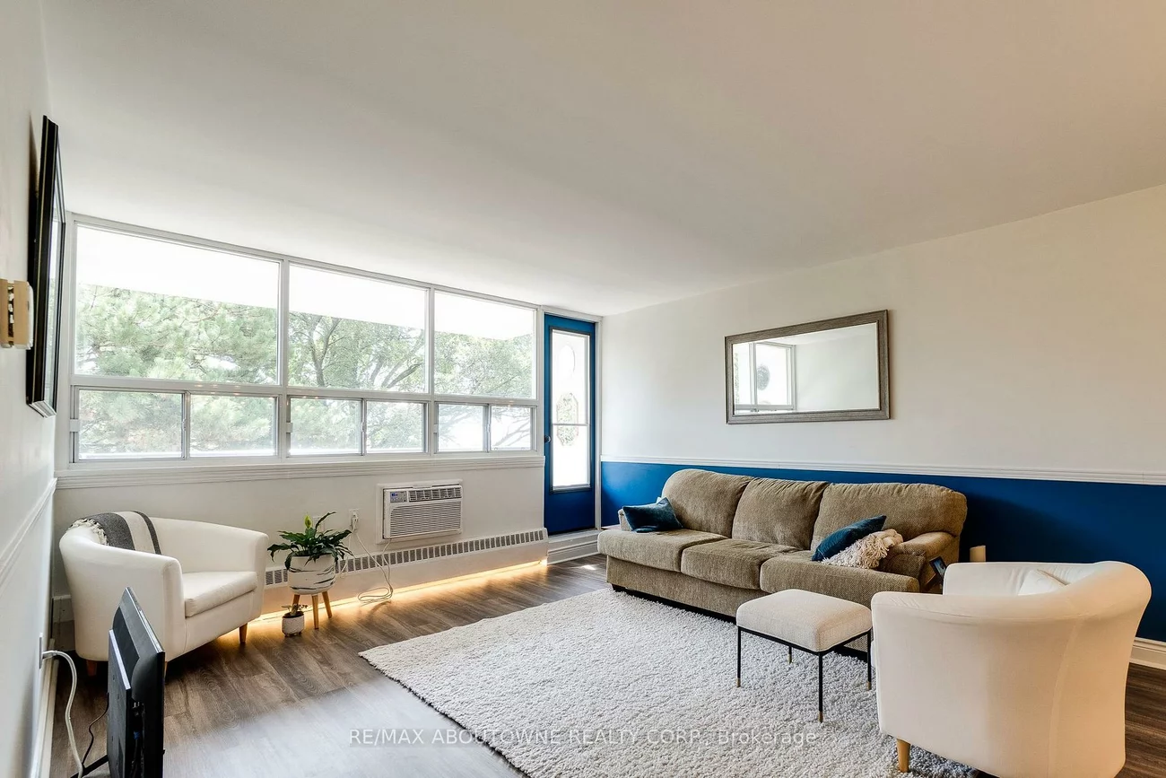212, Kerr, 1002 - CO Central, Oakville