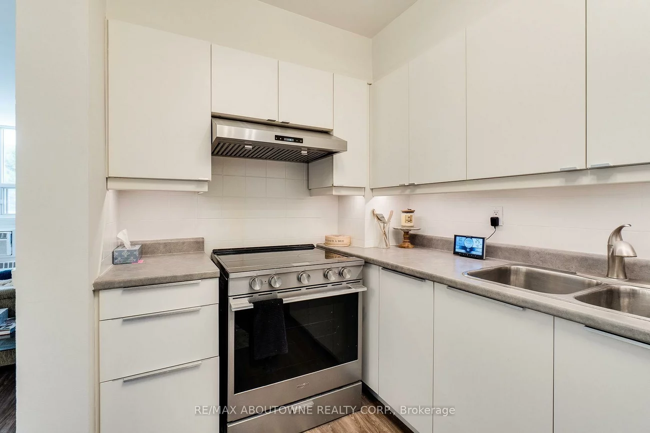 212, Kerr, 1002 - CO Central, Oakville