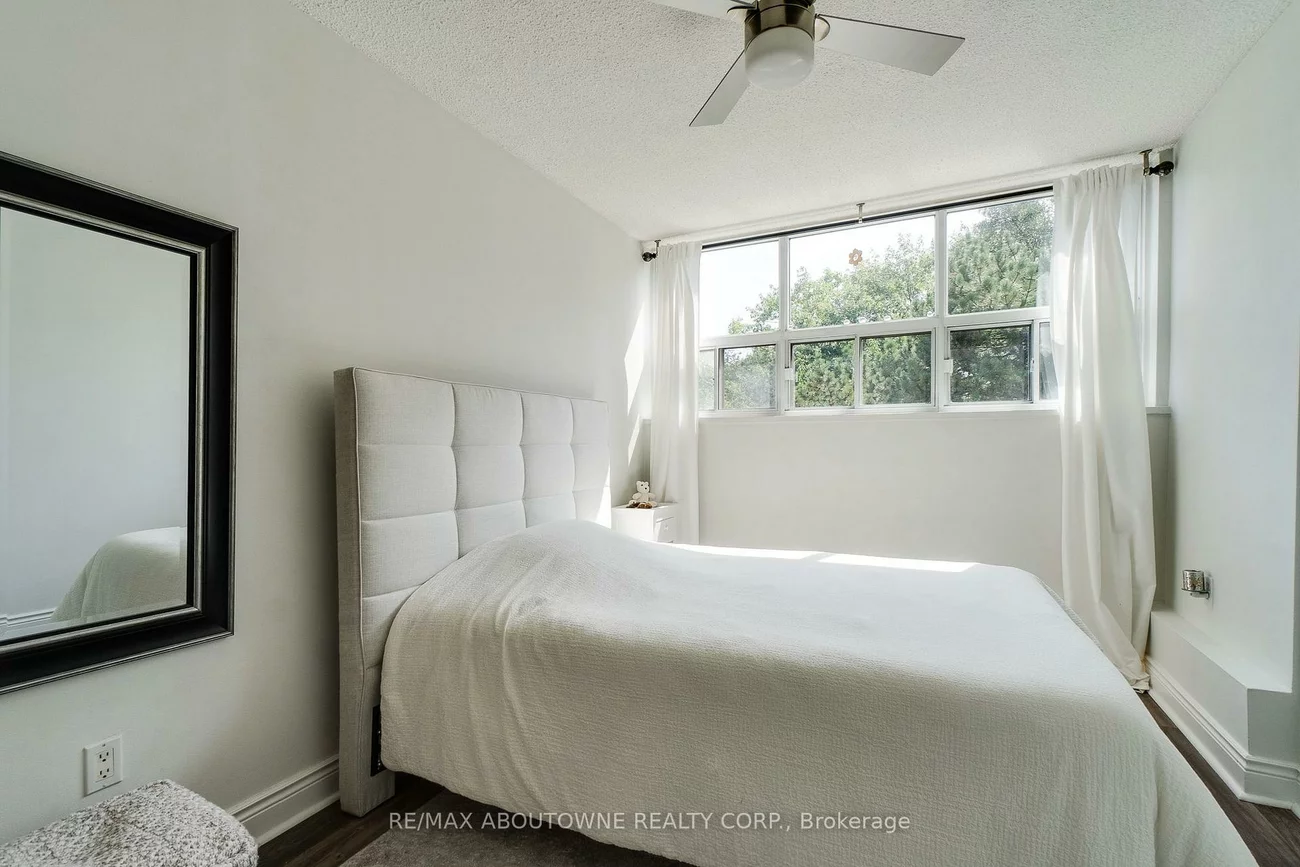 212, Kerr, 1002 - CO Central, Oakville