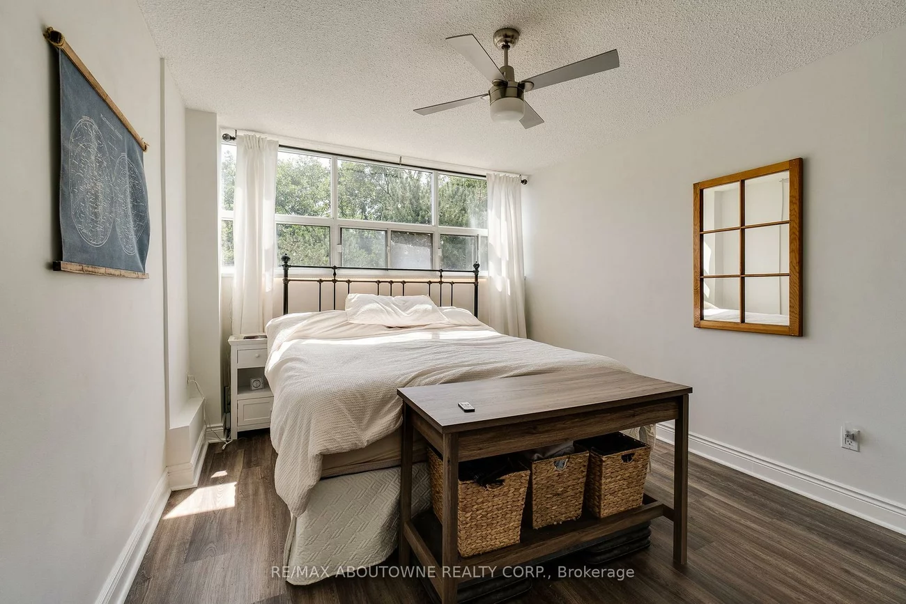 212, Kerr, 1002 - CO Central, Oakville