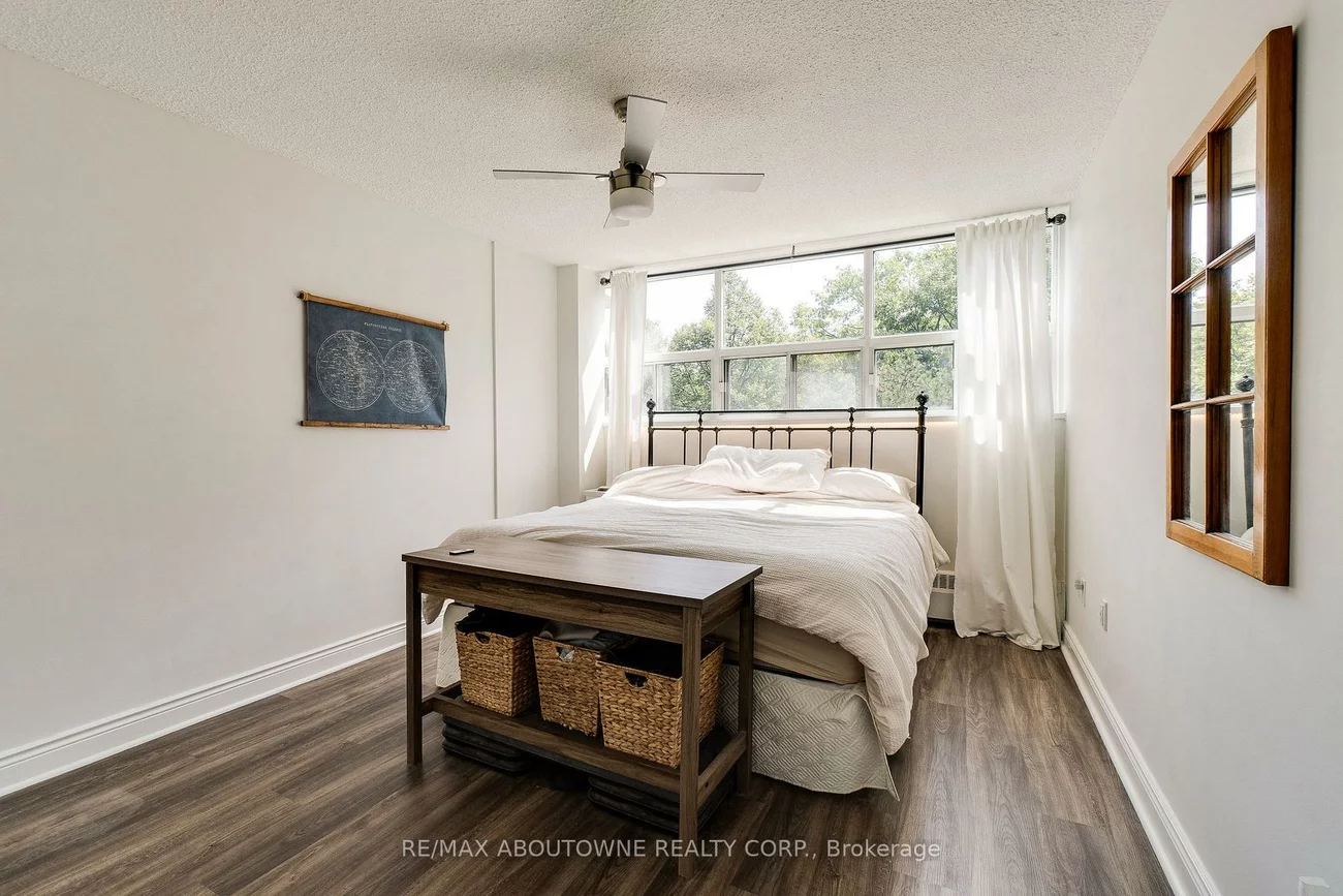212, Kerr, 1002 - CO Central, Oakville
