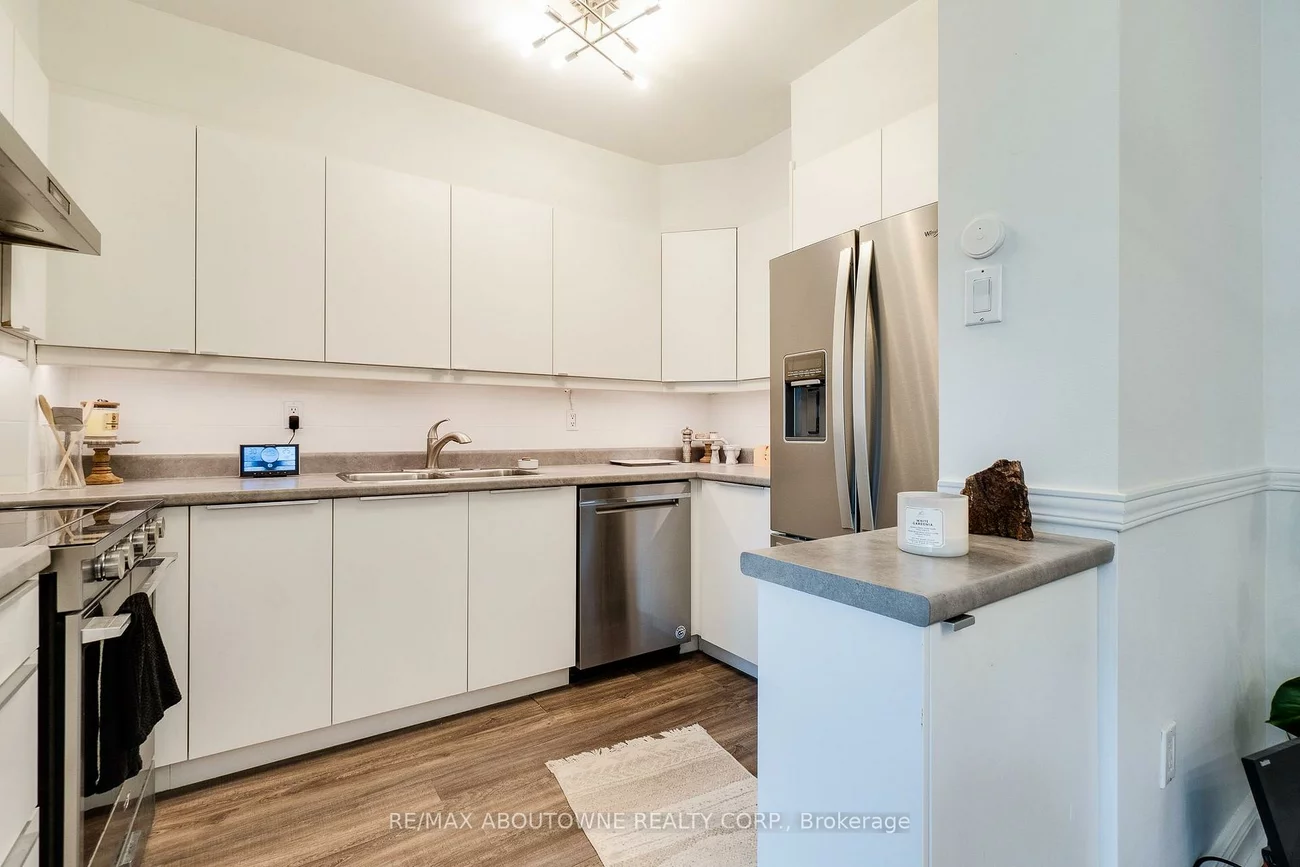 212, Kerr, 1002 - CO Central, Oakville