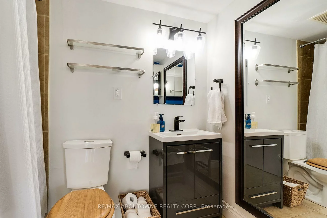 212, Kerr, 1002 - CO Central, Oakville