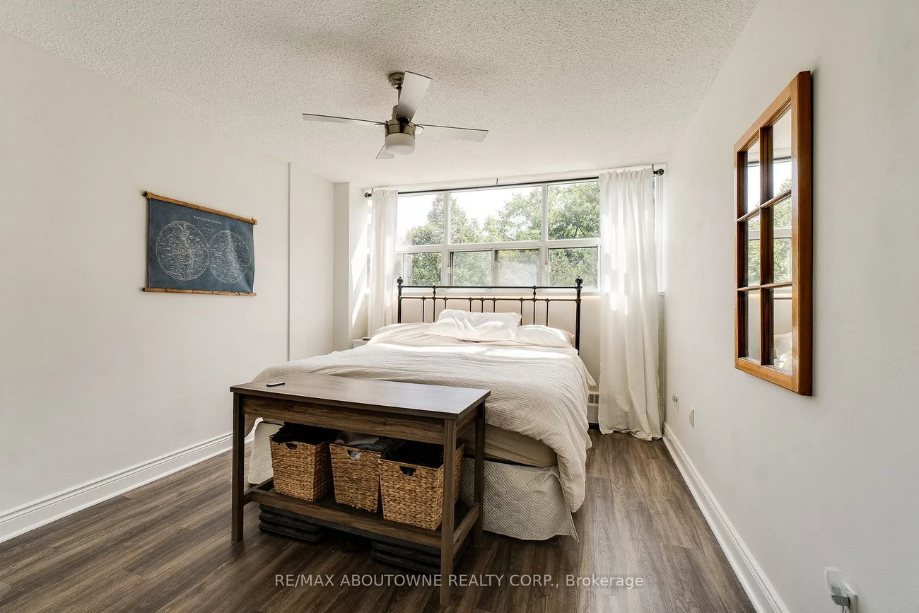 212, Kerr, 1002 - CO Central, Oakville