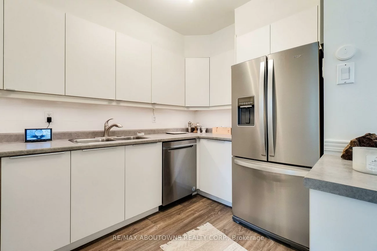 212, Kerr, 1002 - CO Central, Oakville