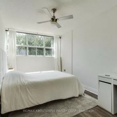 212, Kerr, 1002 - CO Central, Oakville