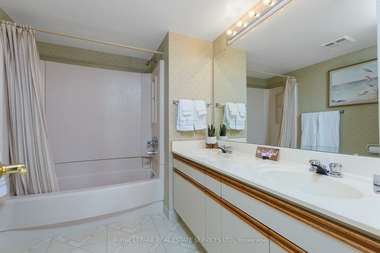 1240, Marlborough, 1003 - CP College Park, Oakville