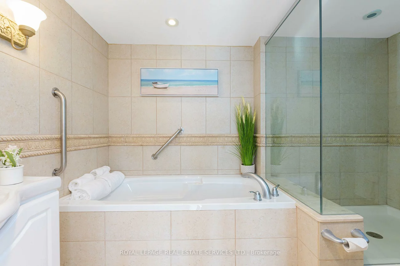 1240, Marlborough, 1003 - CP College Park, Oakville