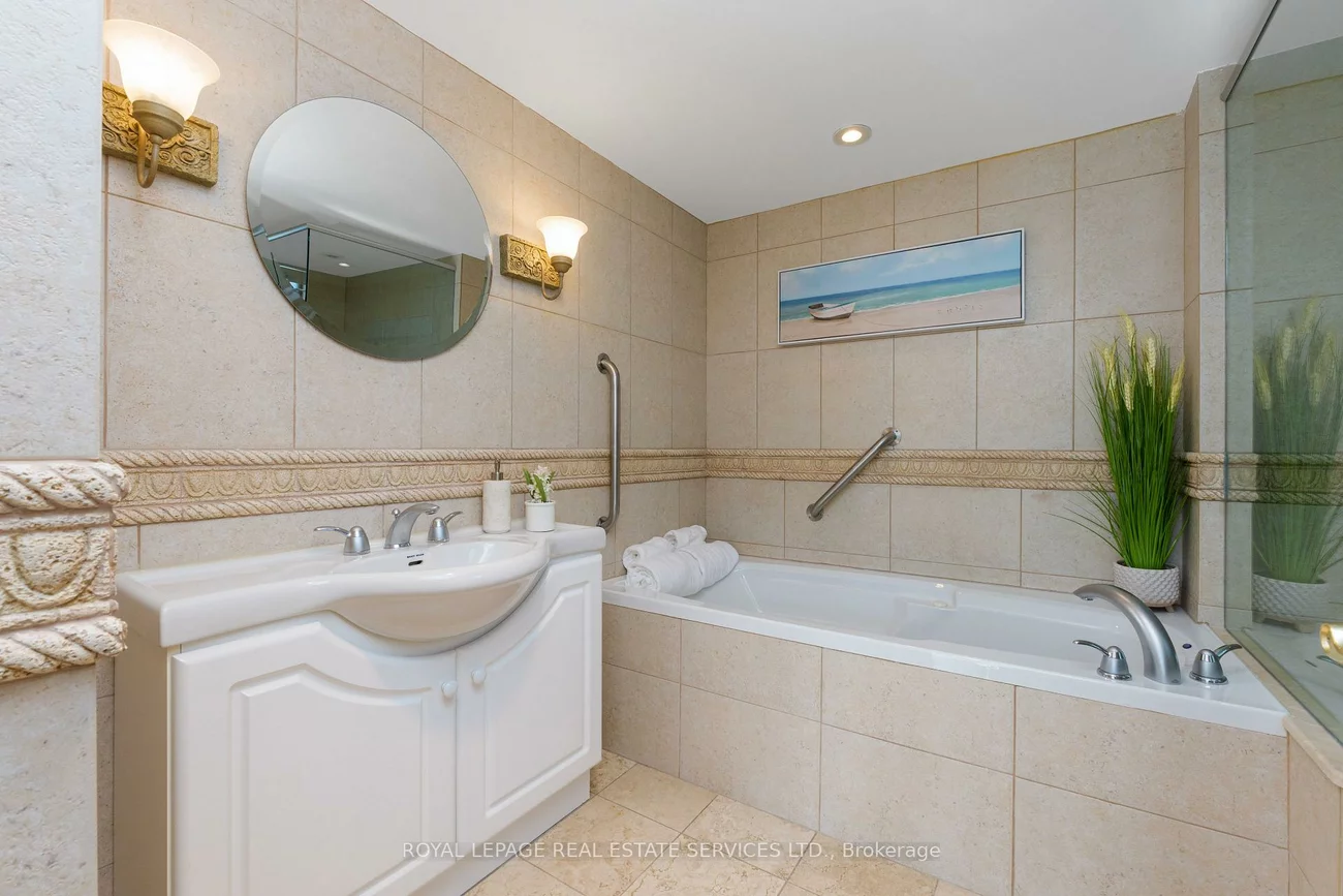 1240, Marlborough, 1003 - CP College Park, Oakville