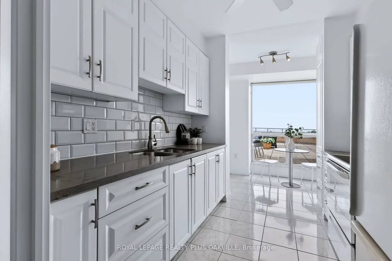 2511, Lakeshore, 1001 - BR Bronte, Oakville