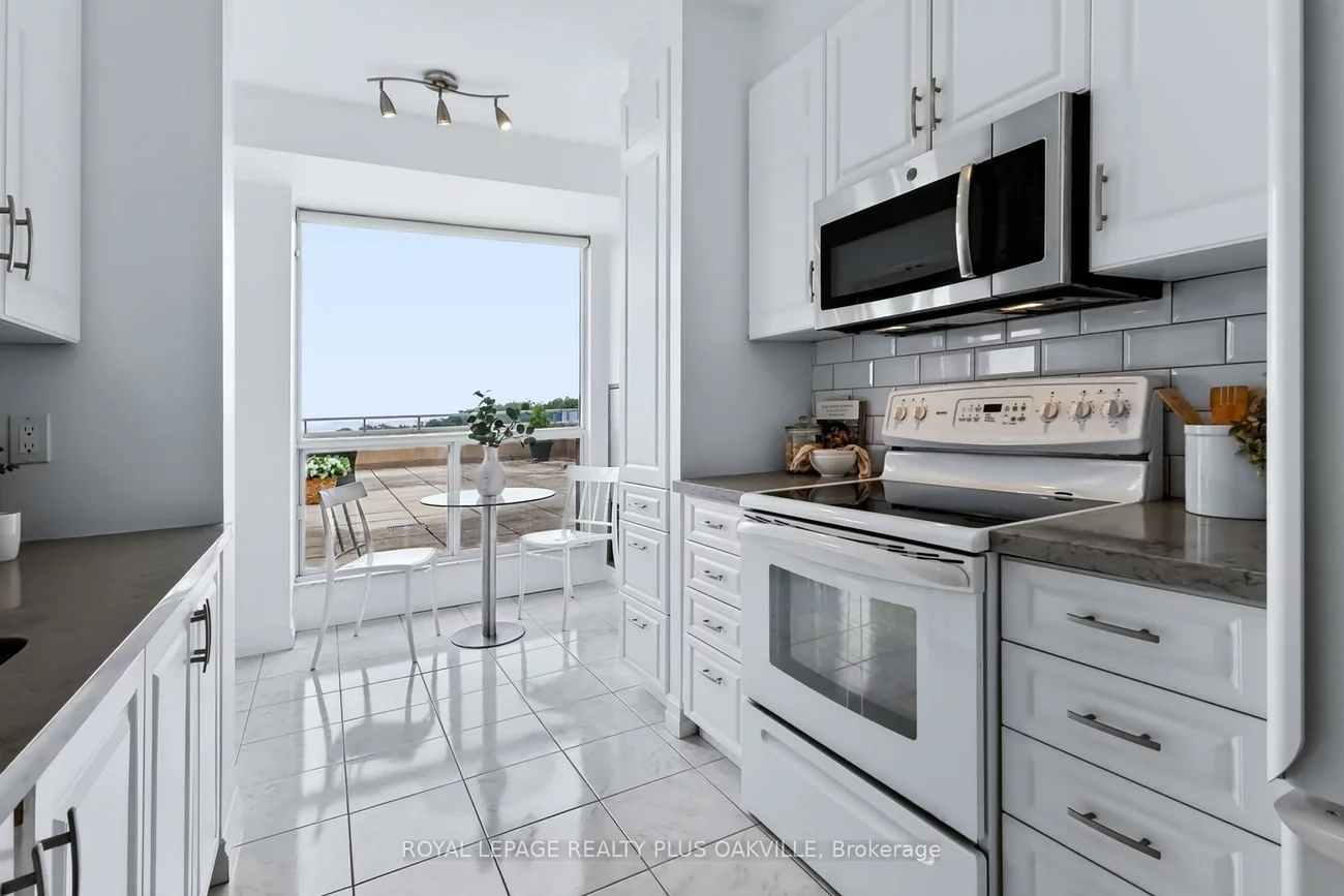 2511, Lakeshore, 1001 - BR Bronte, Oakville