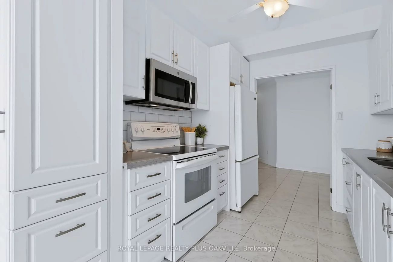 2511, Lakeshore, 1001 - BR Bronte, Oakville
