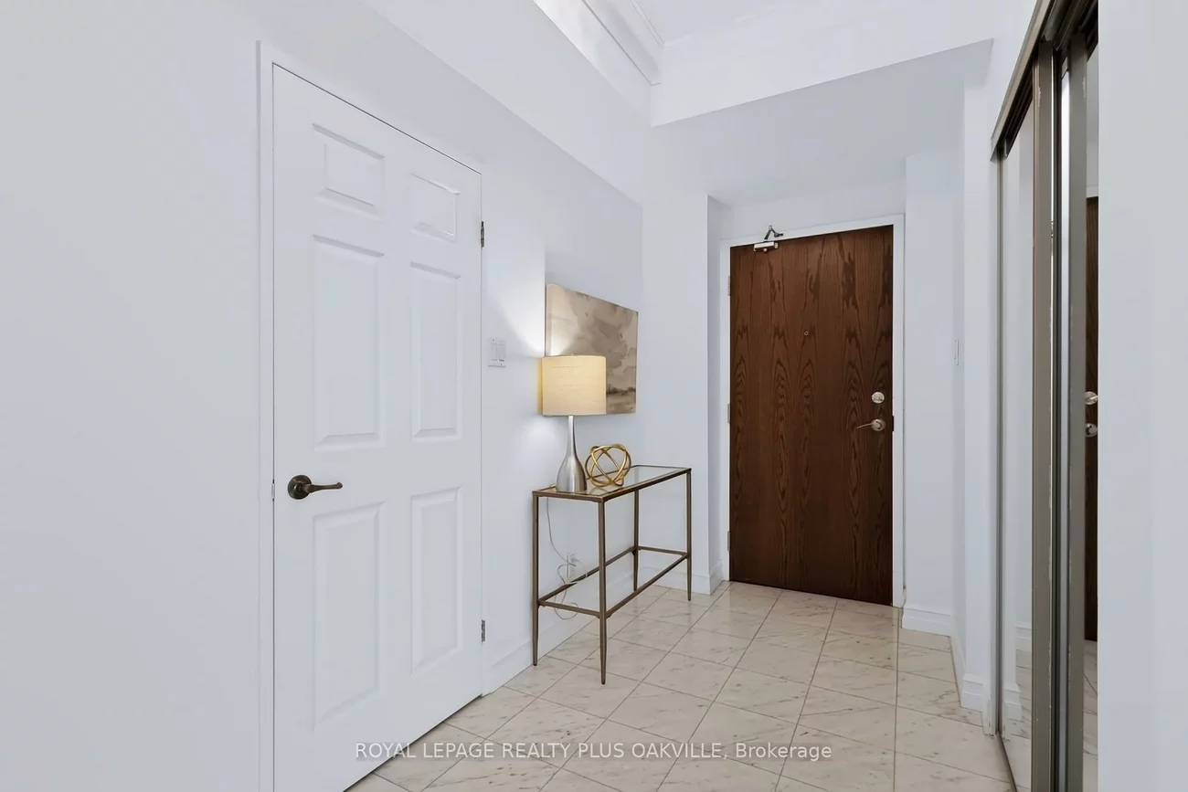 2511, Lakeshore, 1001 - BR Bronte, Oakville