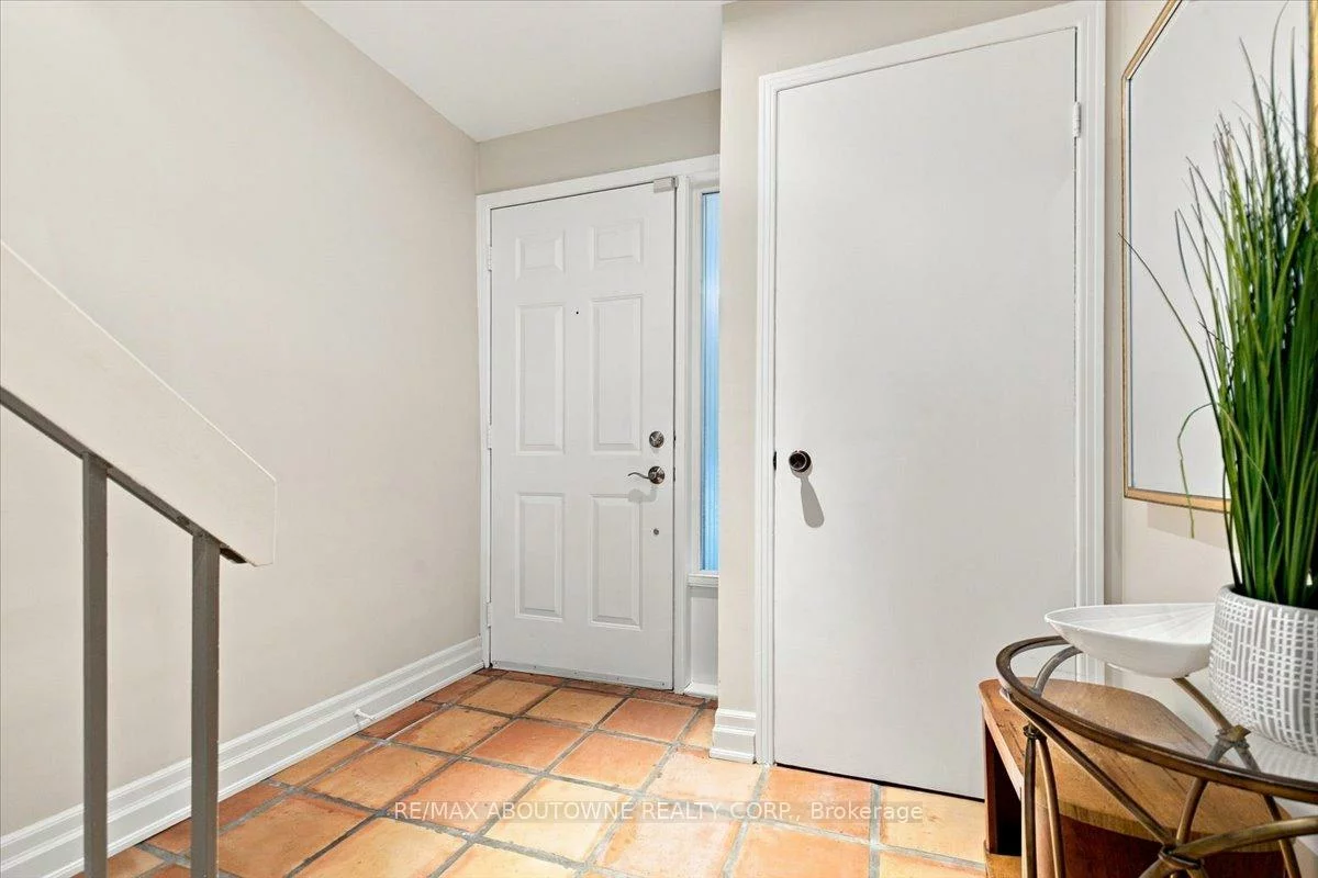 1250, Marlborough, 1003 - CP College Park, Oakville