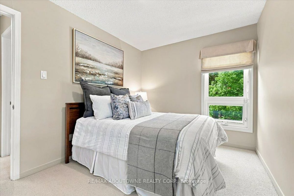 1250, Marlborough, 1003 - CP College Park, Oakville