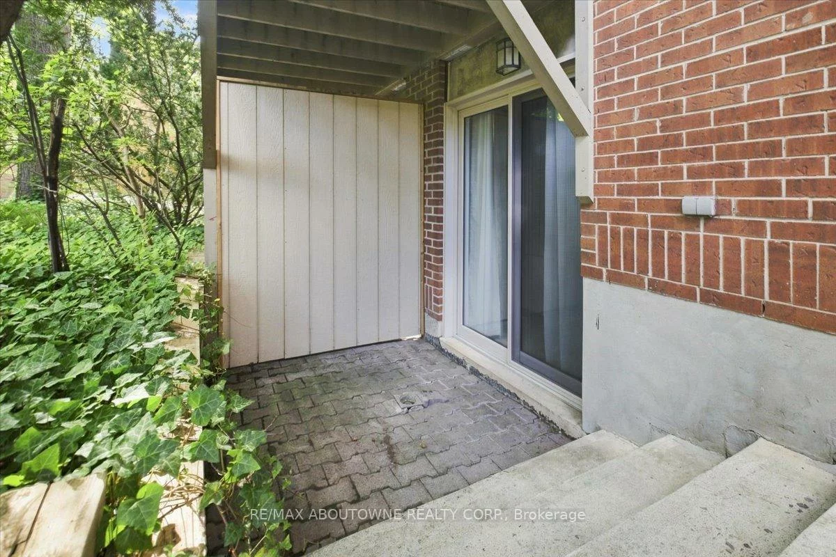 1250, Marlborough, 1003 - CP College Park, Oakville