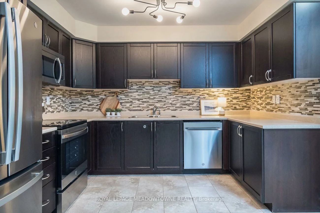 2563, Sixth, 1015 - RO River Oaks, Oakville