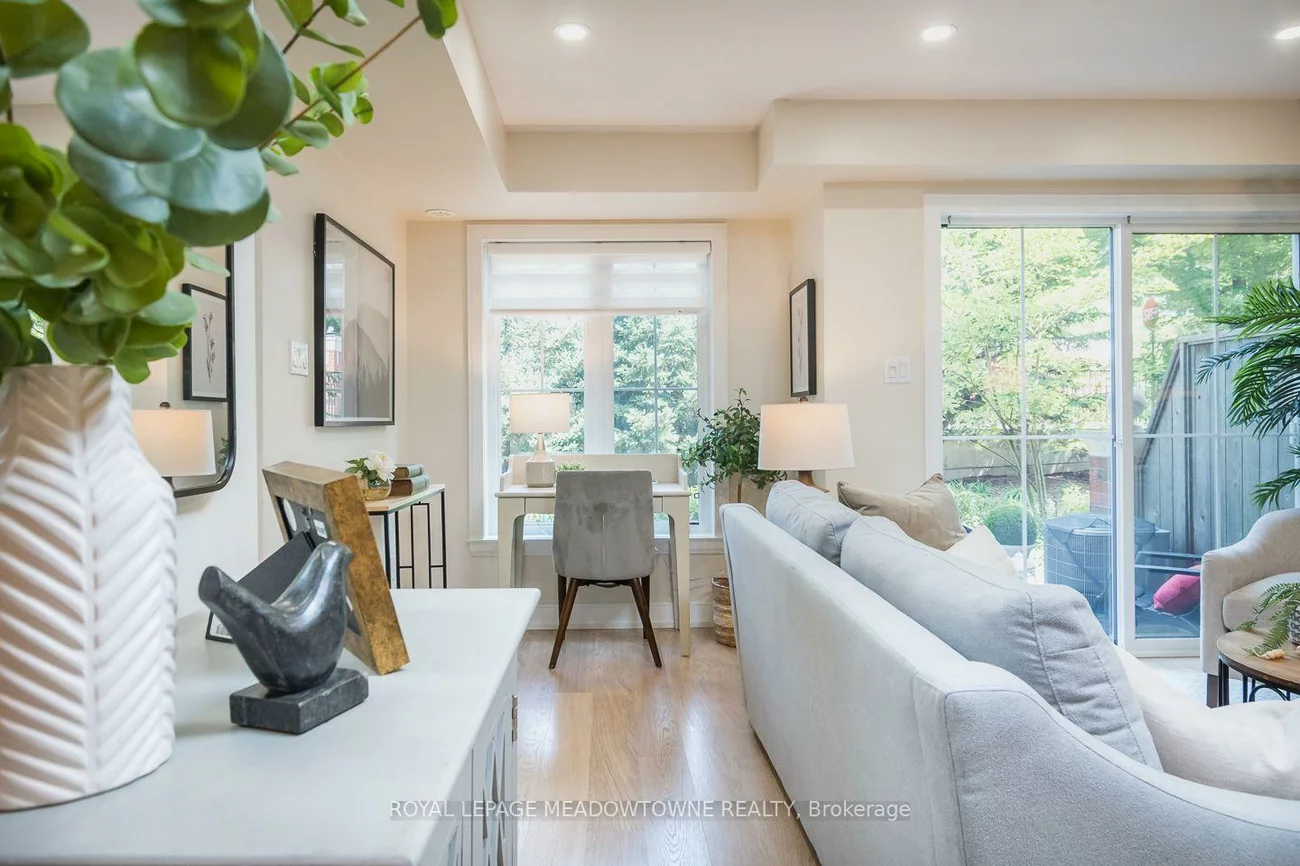2563, Sixth, 1015 - RO River Oaks, Oakville