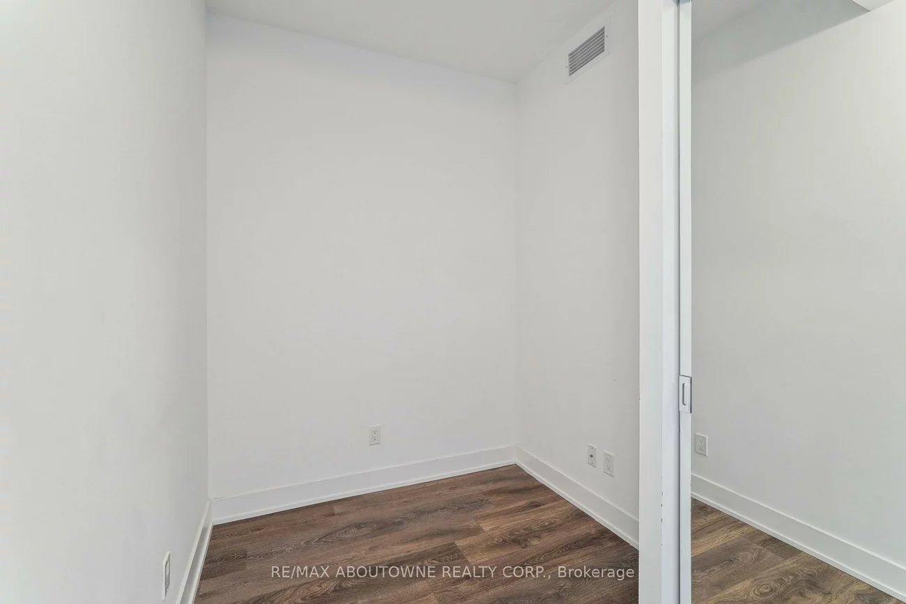 297, Oak Walk, 1015 - RO River Oaks, Oakville