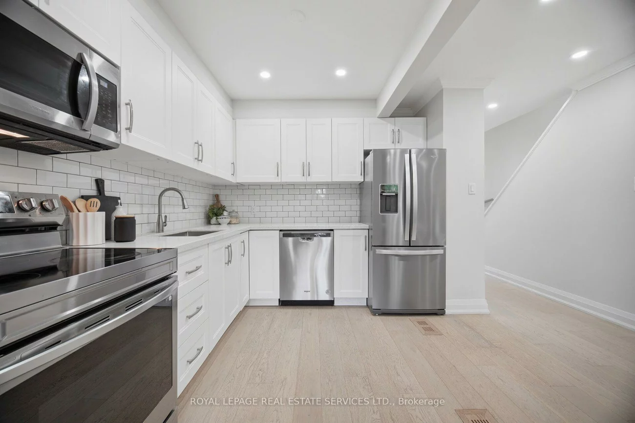 2411, Sovereign, 1001 - BR Bronte, Oakville