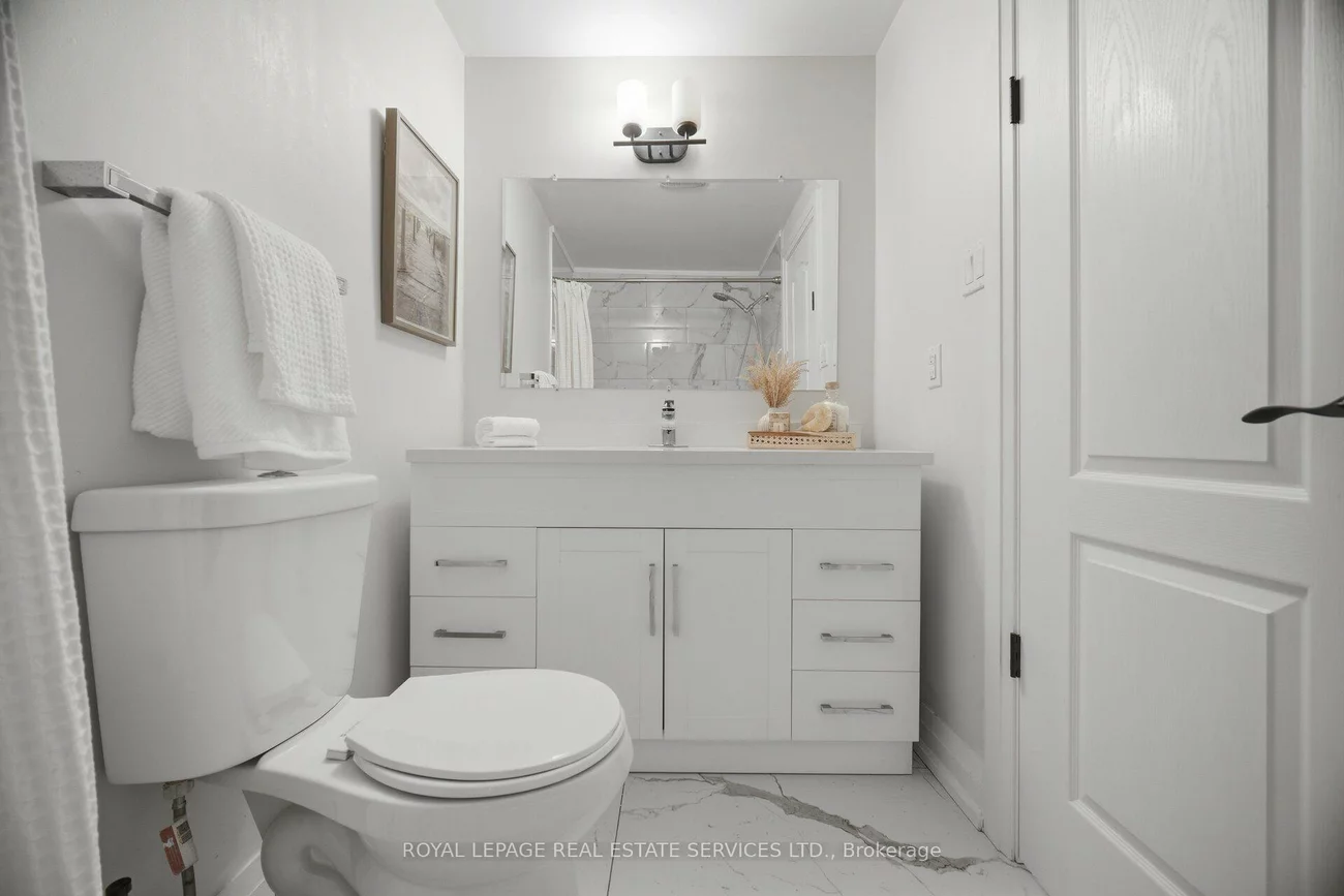 2411, Sovereign, 1001 - BR Bronte, Oakville
