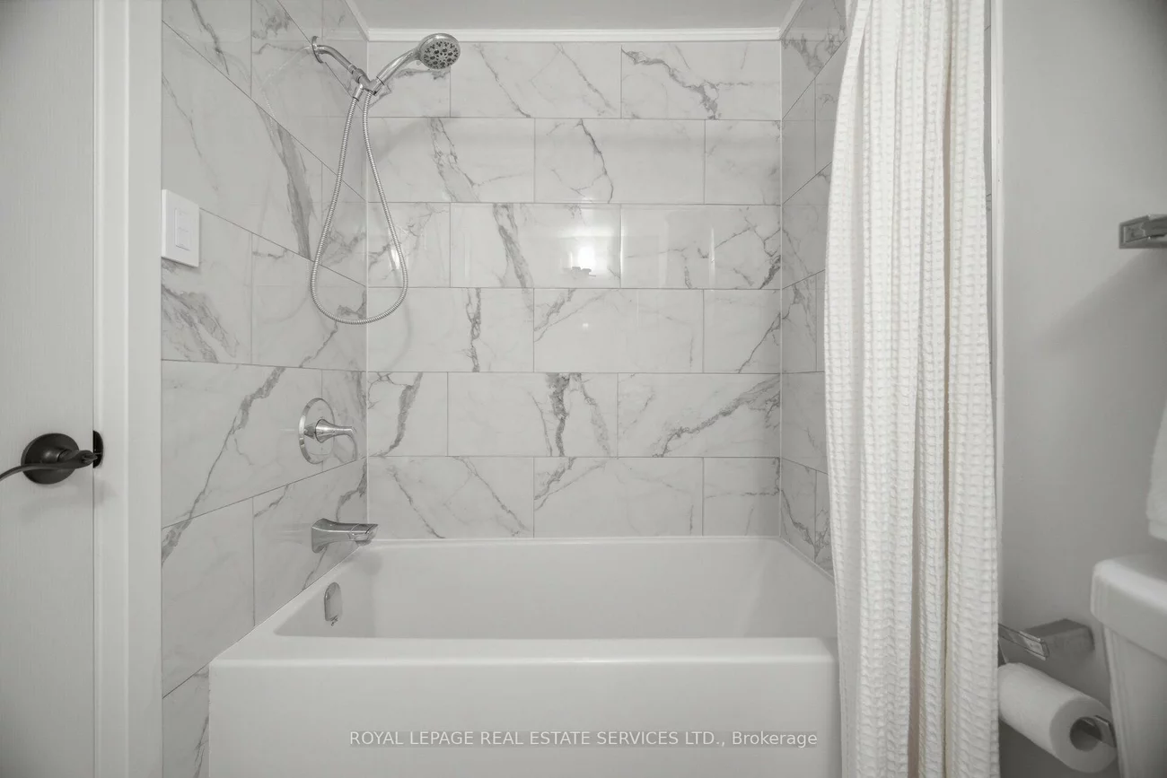 2411, Sovereign, 1001 - BR Bronte, Oakville