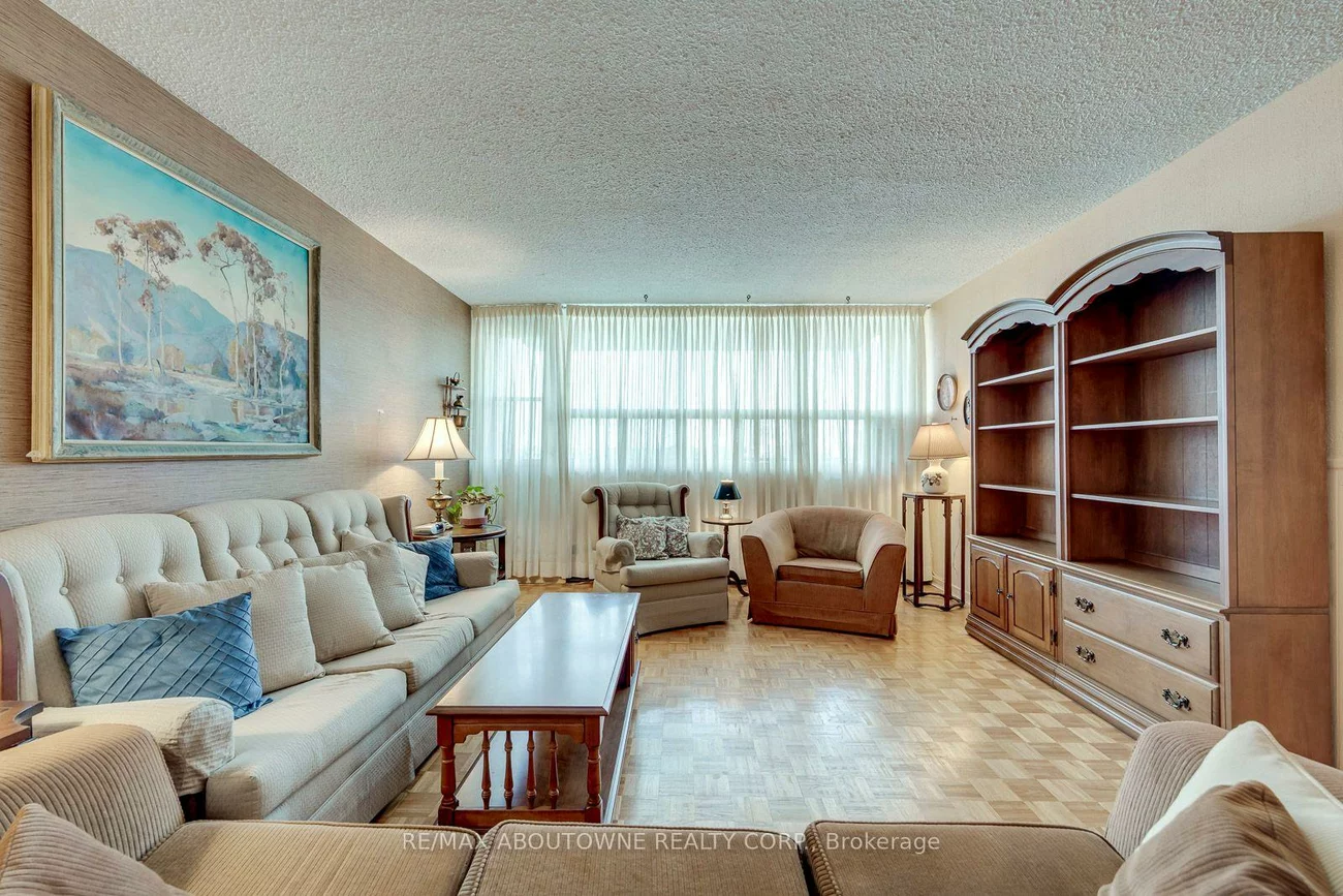 212, Kerr, 1002 - CO Central, Oakville