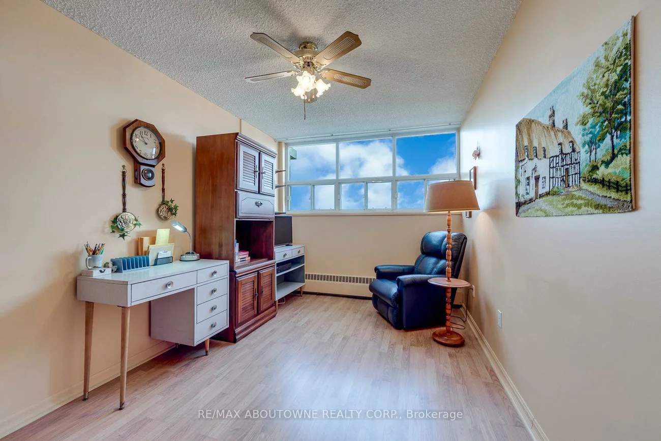 212, Kerr, 1002 - CO Central, Oakville