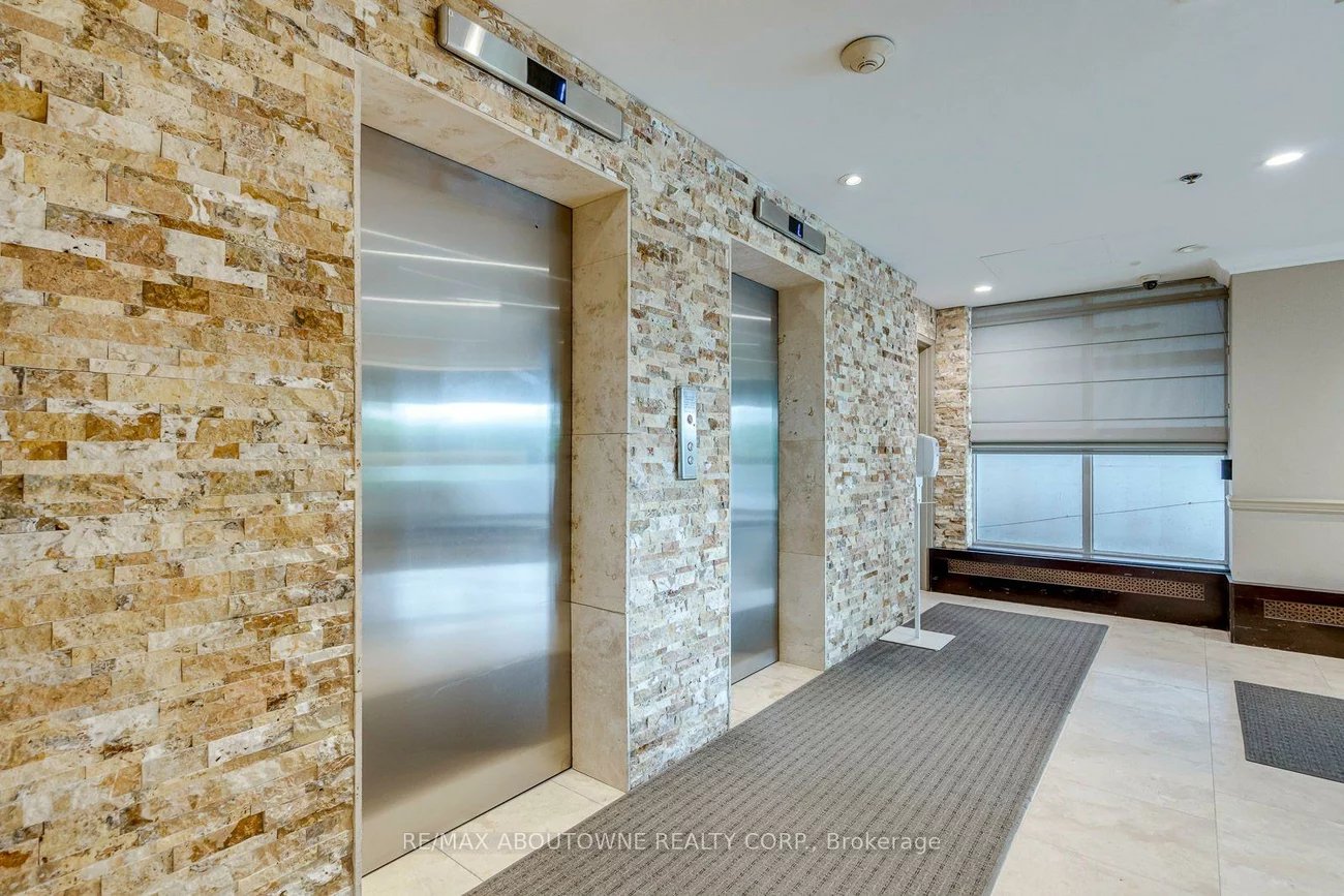 212, Kerr, 1002 - CO Central, Oakville