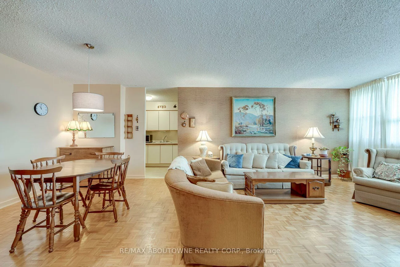 212, Kerr, 1002 - CO Central, Oakville