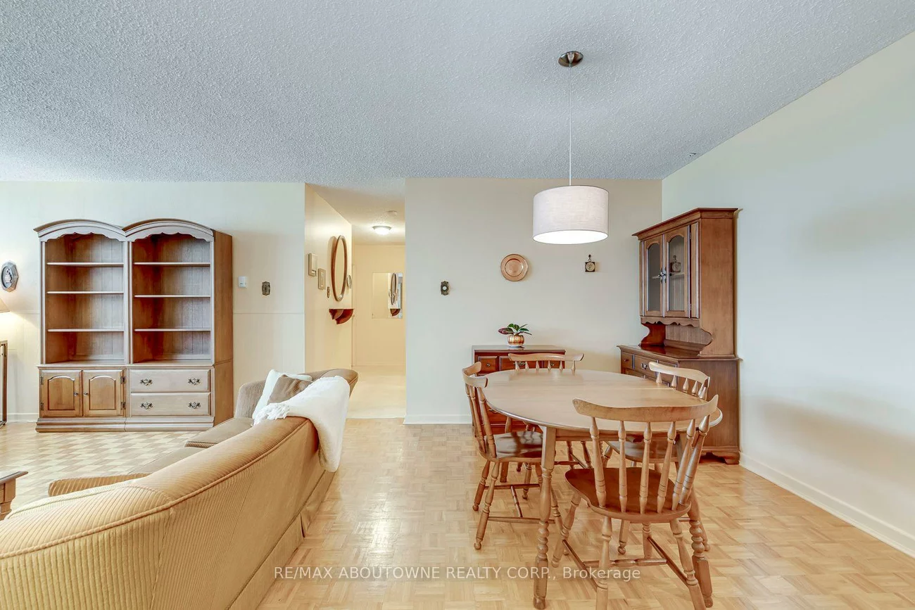 212, Kerr, 1002 - CO Central, Oakville