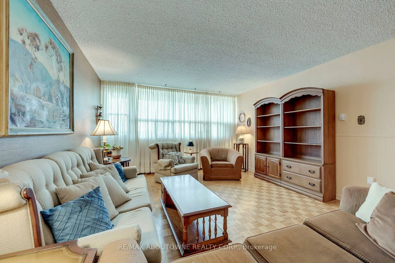 212, Kerr, 1002 - CO Central, Oakville
