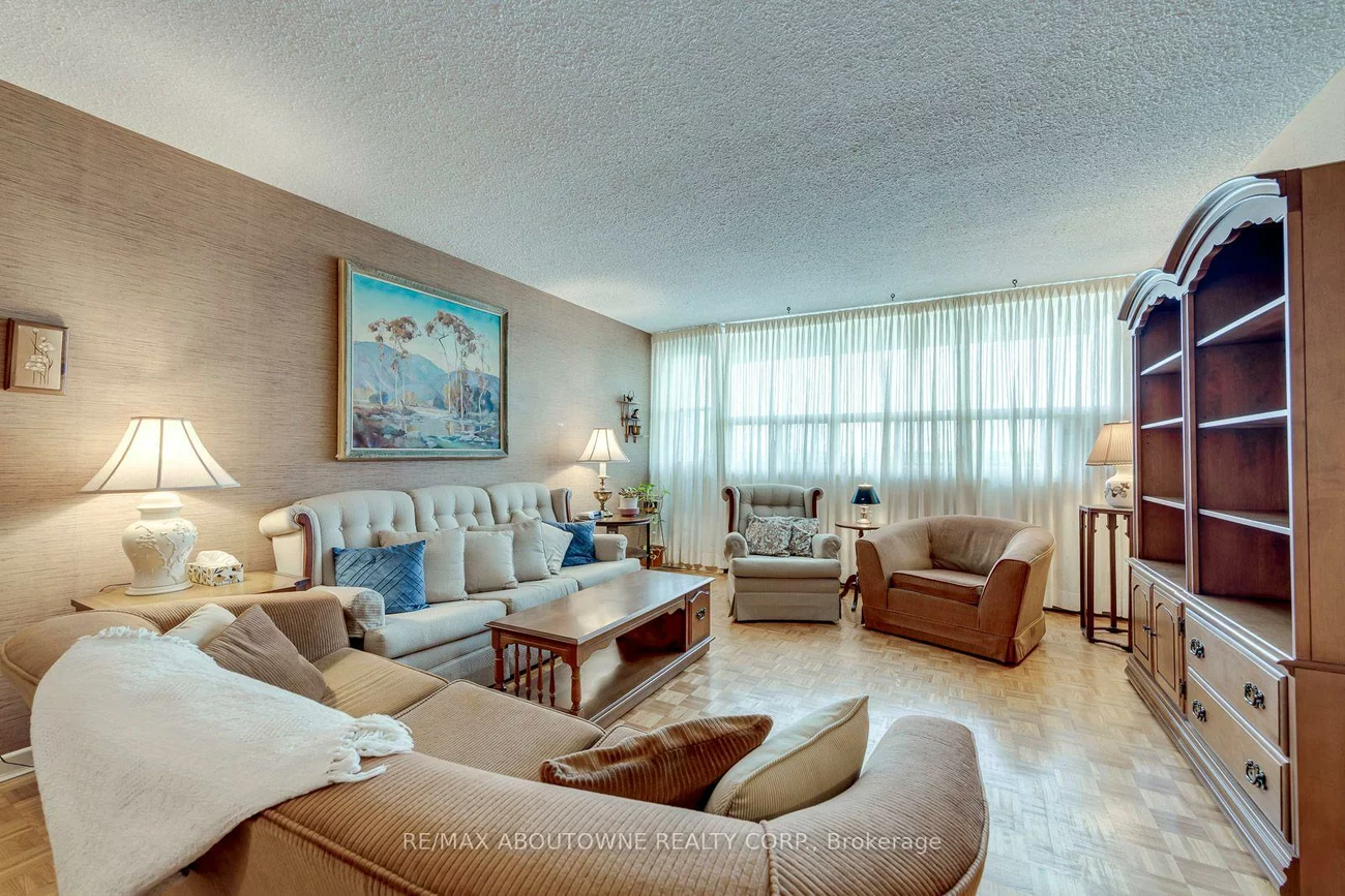 212, Kerr, 1002 - CO Central, Oakville