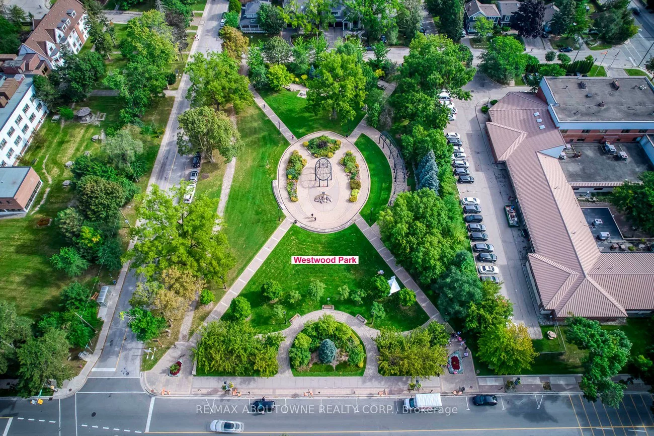 212, Kerr, 1002 - CO Central, Oakville