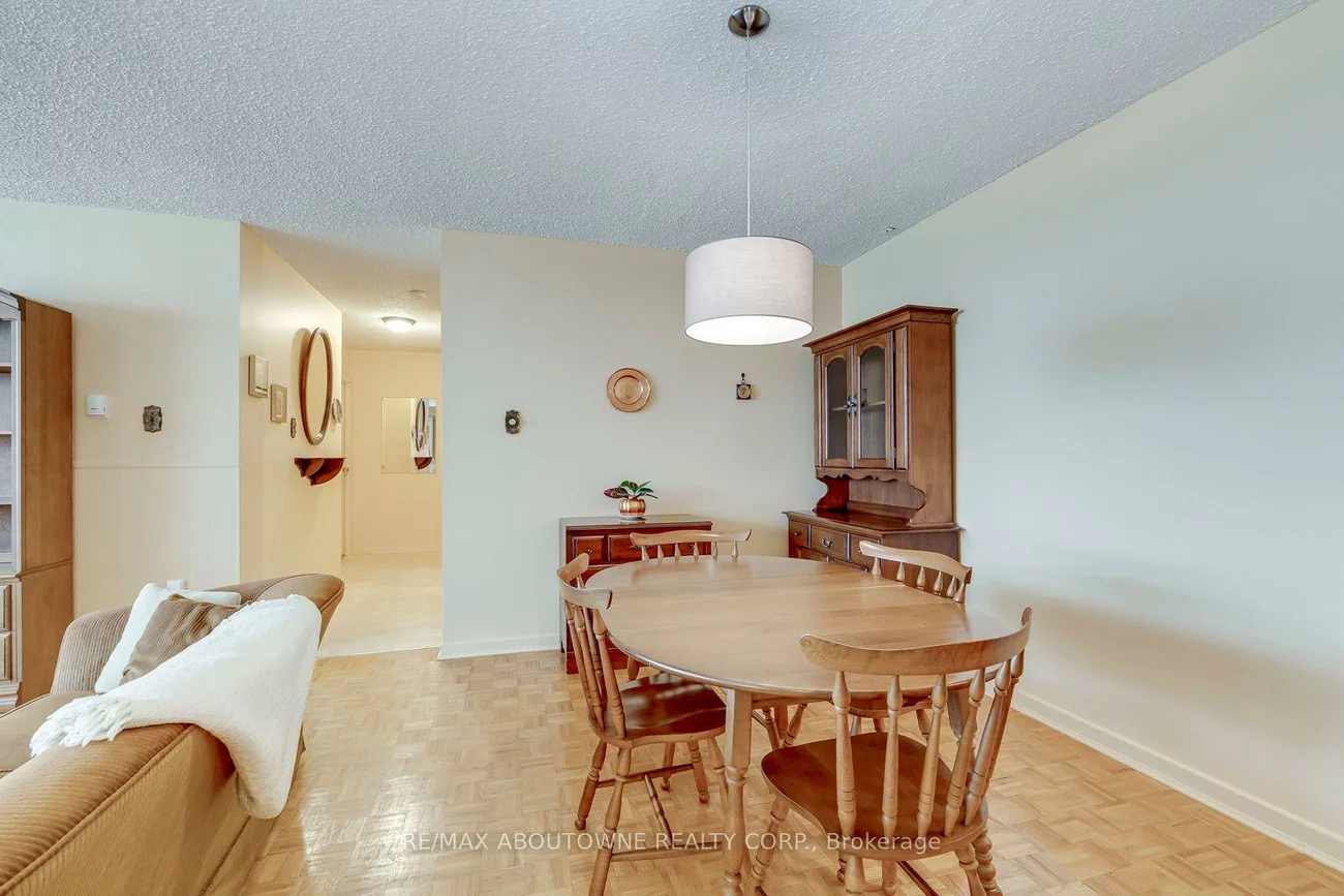 212, Kerr, 1002 - CO Central, Oakville
