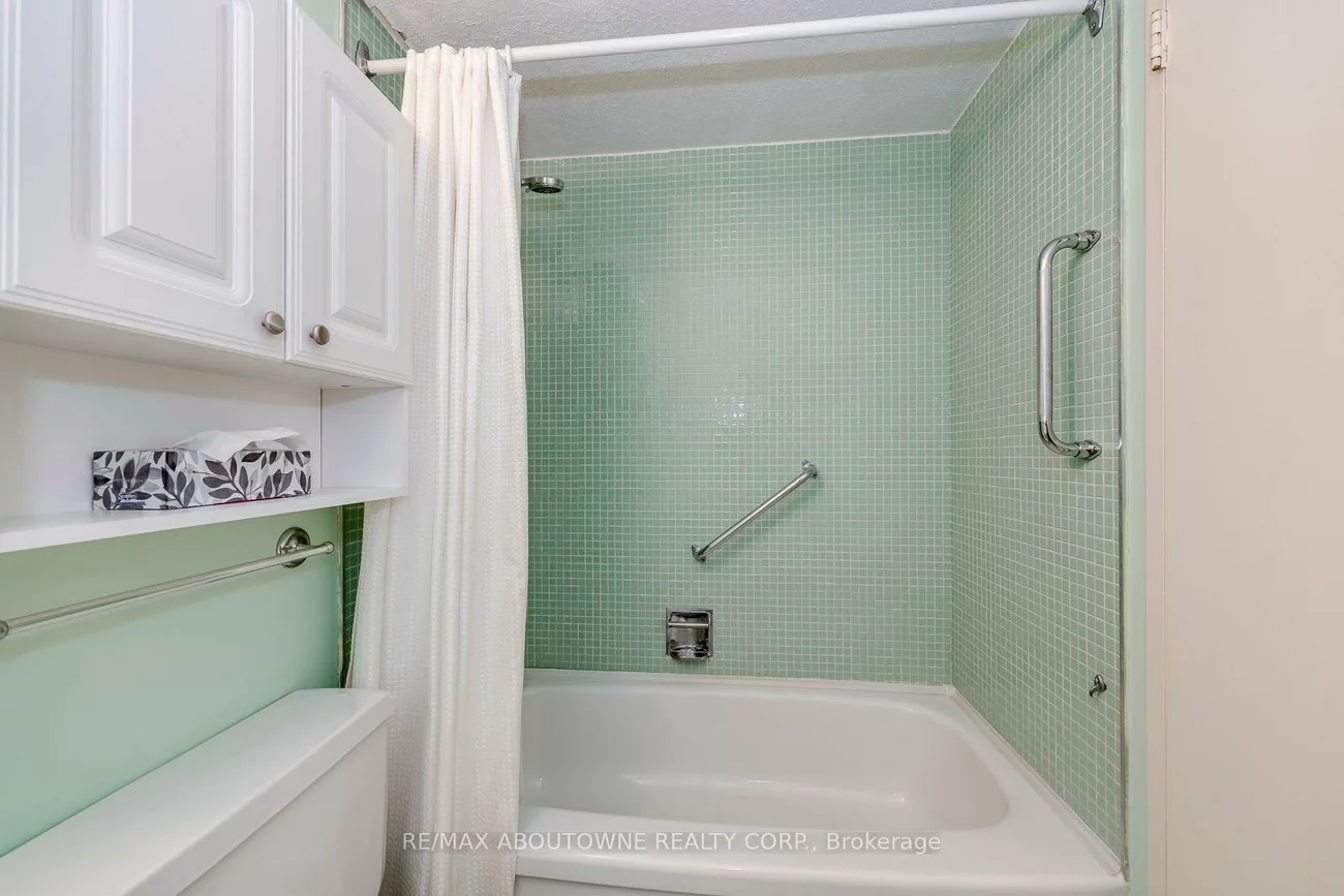 212, Kerr, 1002 - CO Central, Oakville