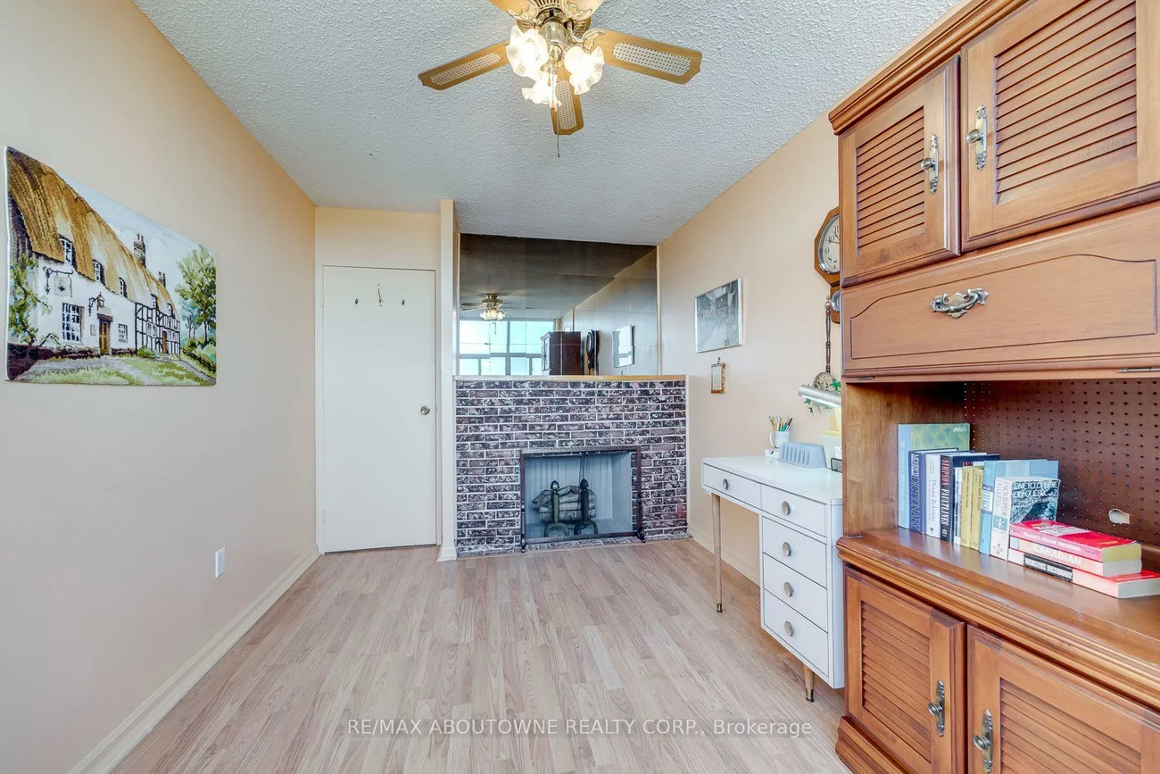 212, Kerr, 1002 - CO Central, Oakville