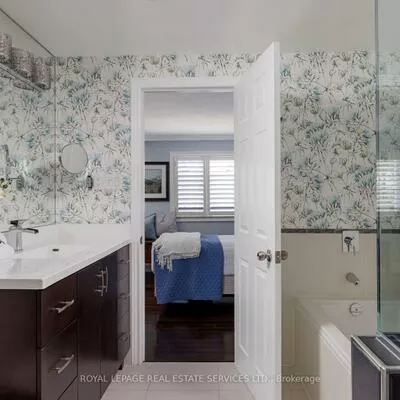 2236, Marine, 1001 - BR Bronte, Oakville