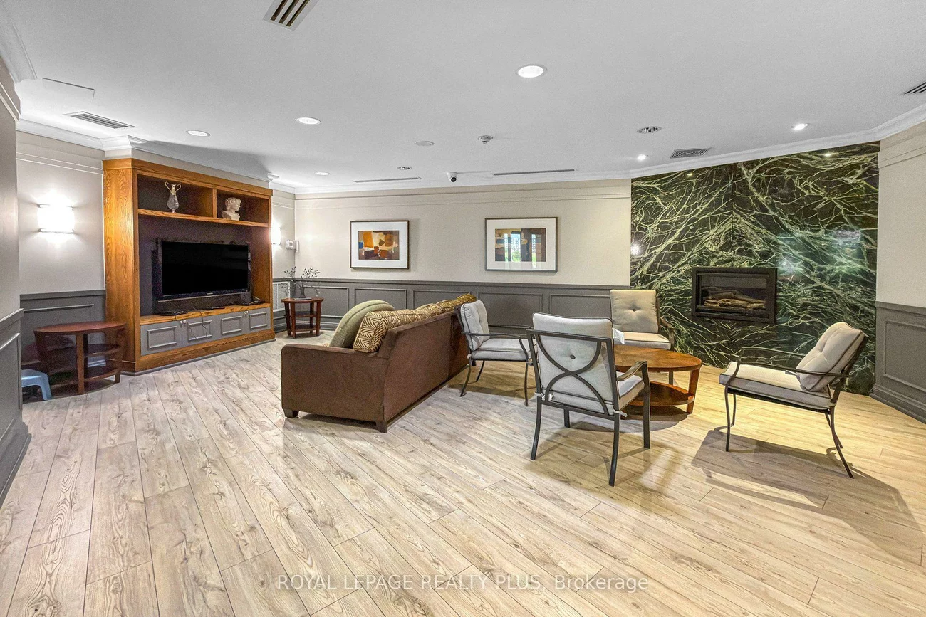 2379, Central Park, 1015 - RO River Oaks, Oakville