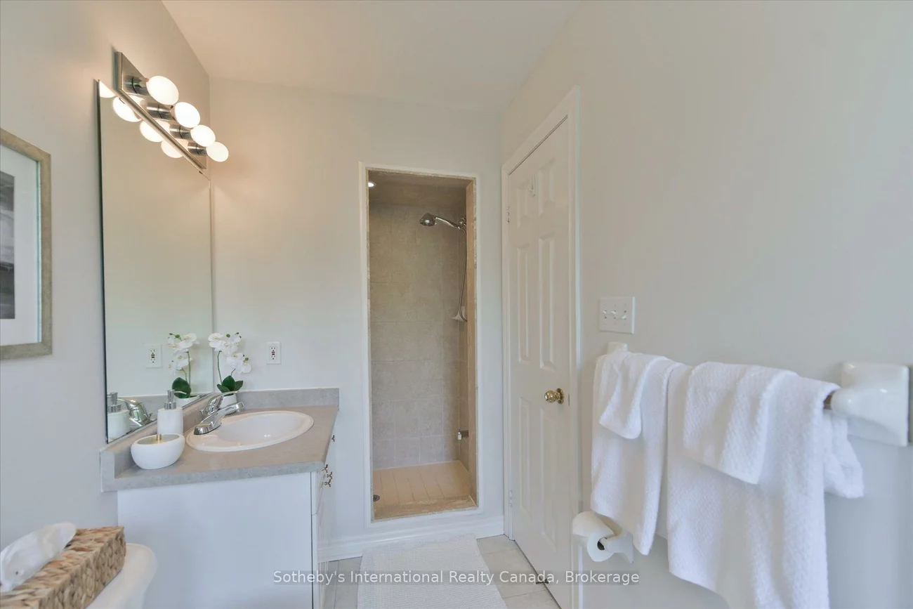300, Ravineview, 1018 - WC Wedgewood Creek, Oakville