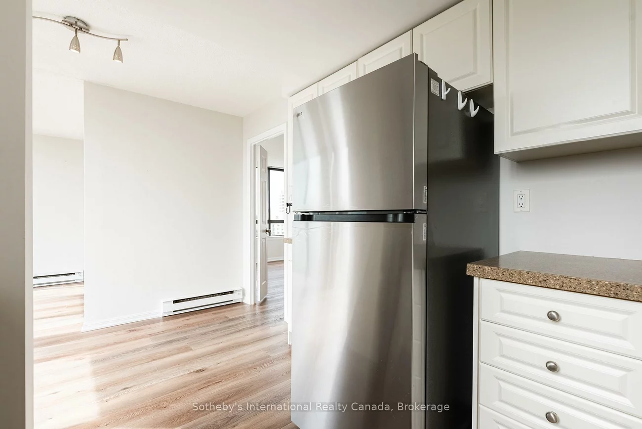 1230, Marlborough, 1003 - CP College Park, Oakville