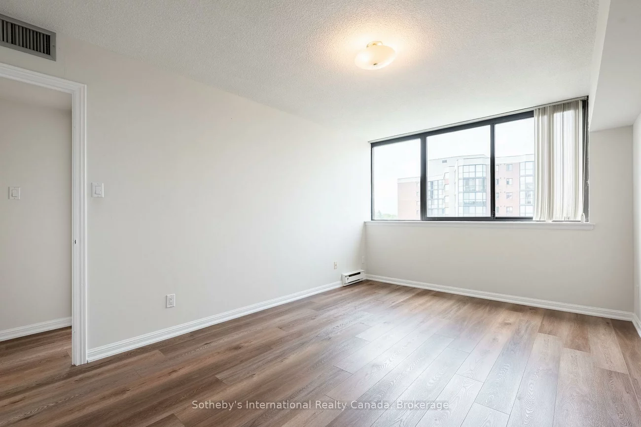 1230, Marlborough, 1003 - CP College Park, Oakville