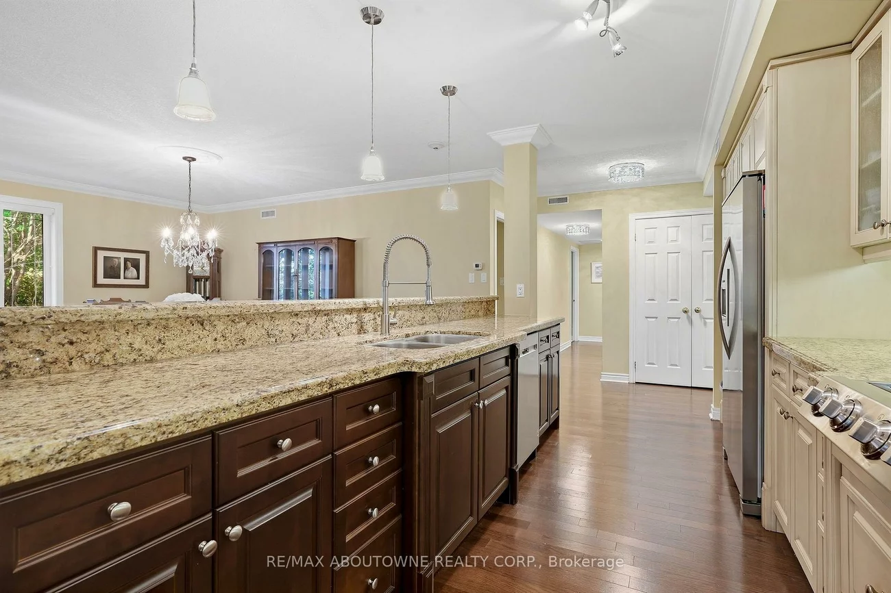 390, Upper Middle, 1005 - FA Falgarwood, Oakville
