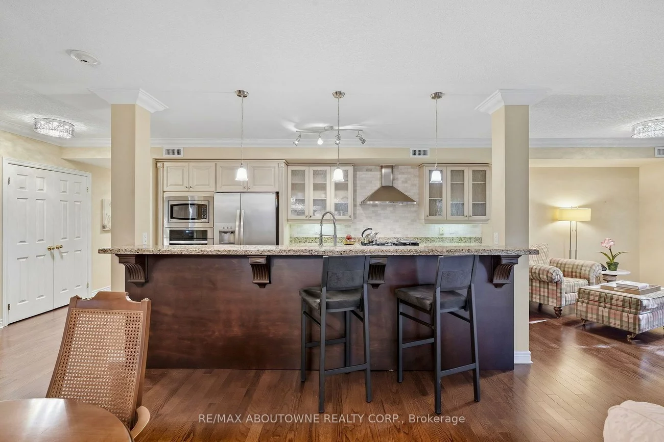 390, Upper Middle, 1005 - FA Falgarwood, Oakville