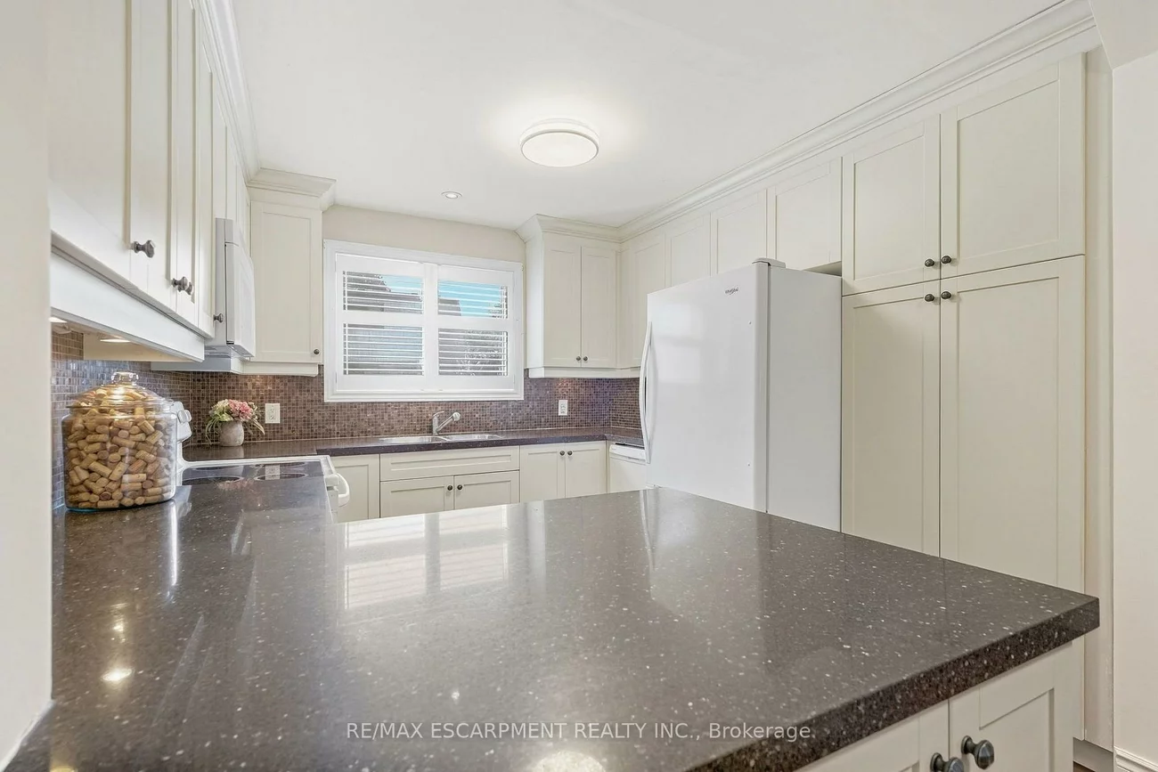 1518, Sixth, 1003 - CP College Park, Oakville
