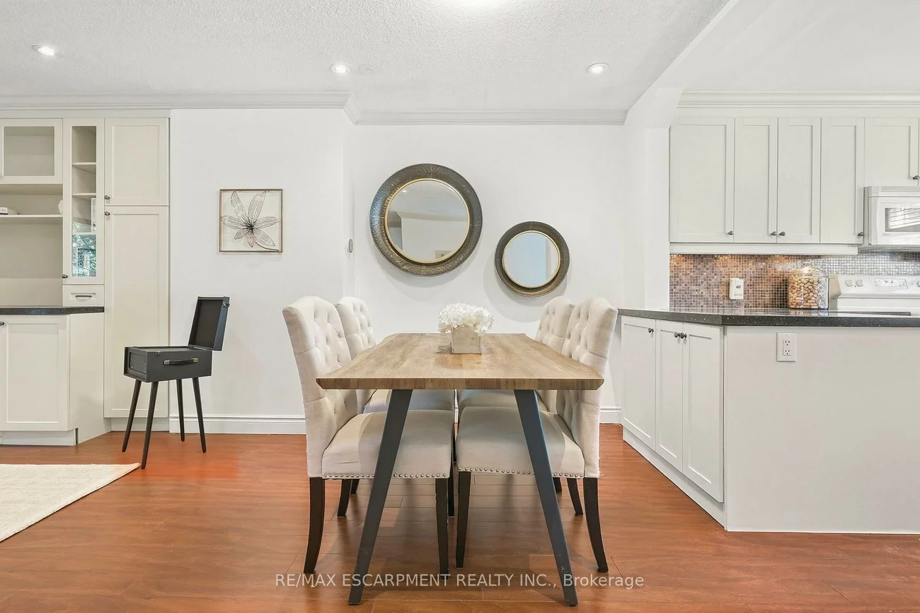 1518, Sixth, 1003 - CP College Park, Oakville