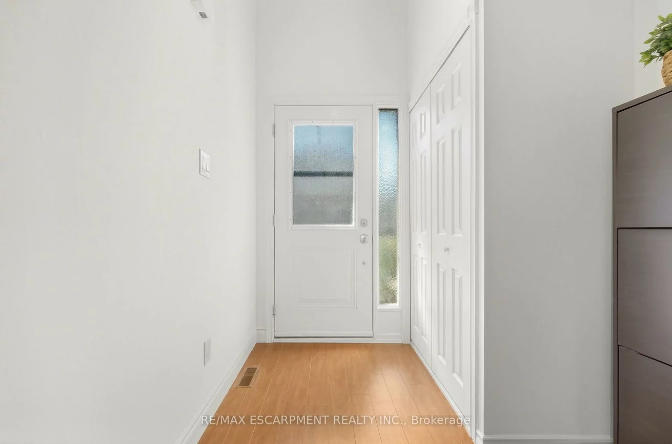 1518, Sixth, 1003 - CP College Park, Oakville