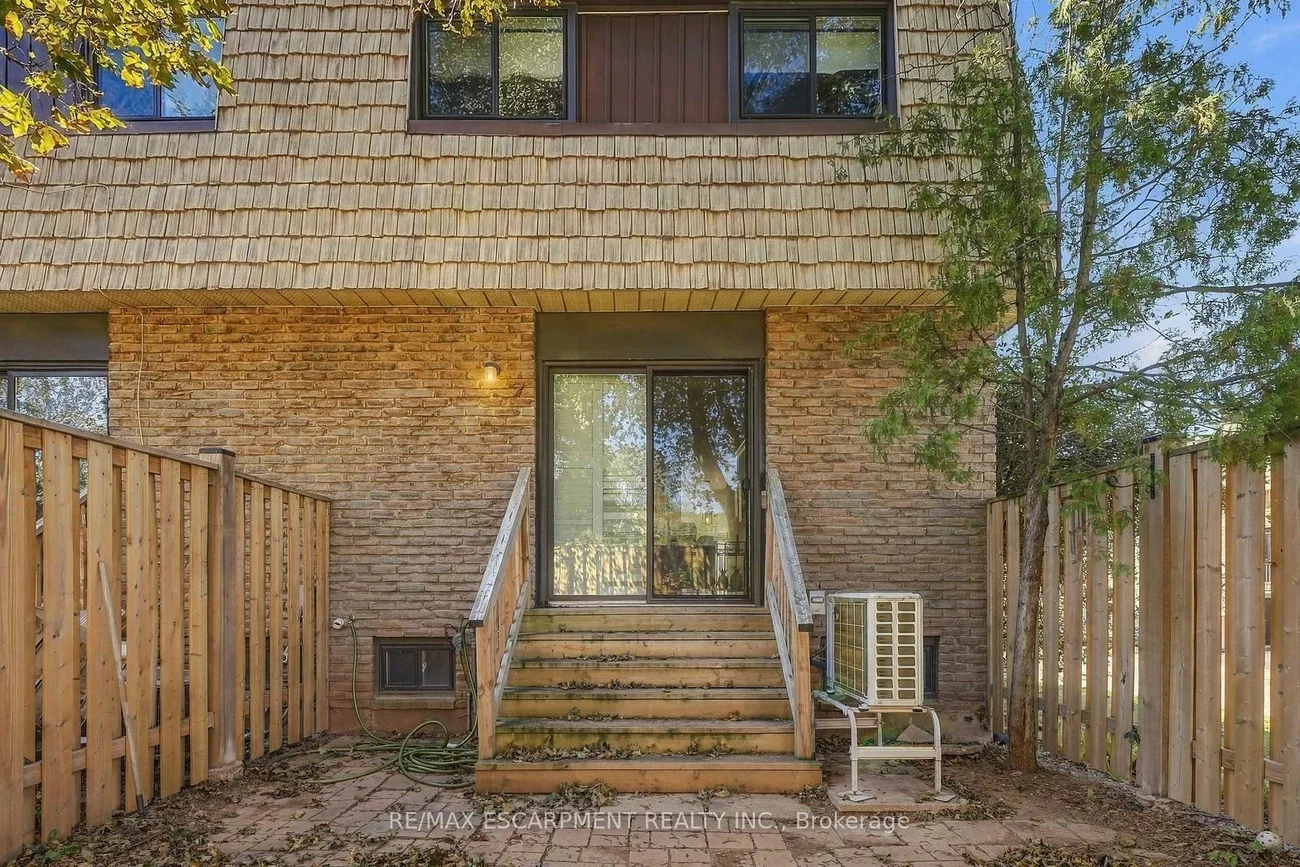 1518, Sixth, 1003 - CP College Park, Oakville